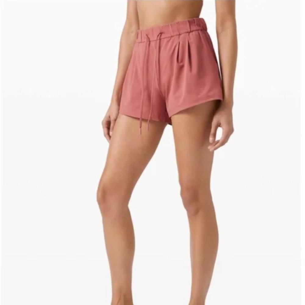 Lululemon Stroll at Sundown Short 3" Cherry Tint
